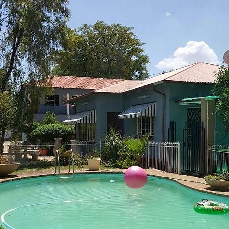 Silver Rest Guesthouse Мафикенг Экстерьер фото
