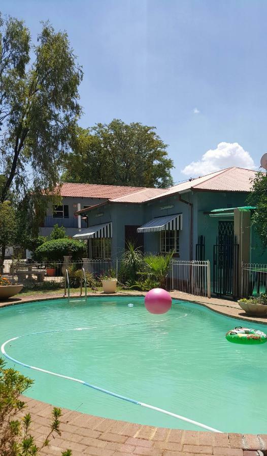 Silver Rest Guesthouse Мафикенг Экстерьер фото