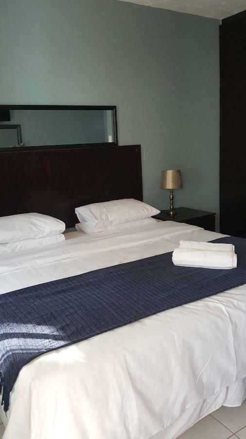 Silver Rest Guesthouse Мафикенг Экстерьер фото